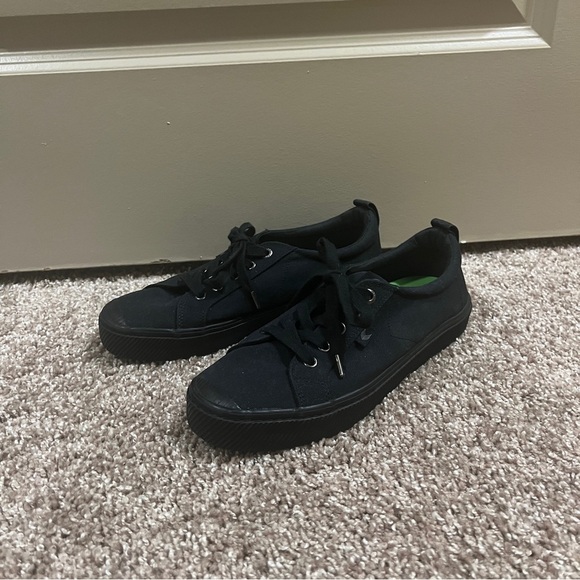 Cariuma OCA Low All Black Canvas Sneaker Unisex 7.5 Men 9 Women - Picture 3 of 9